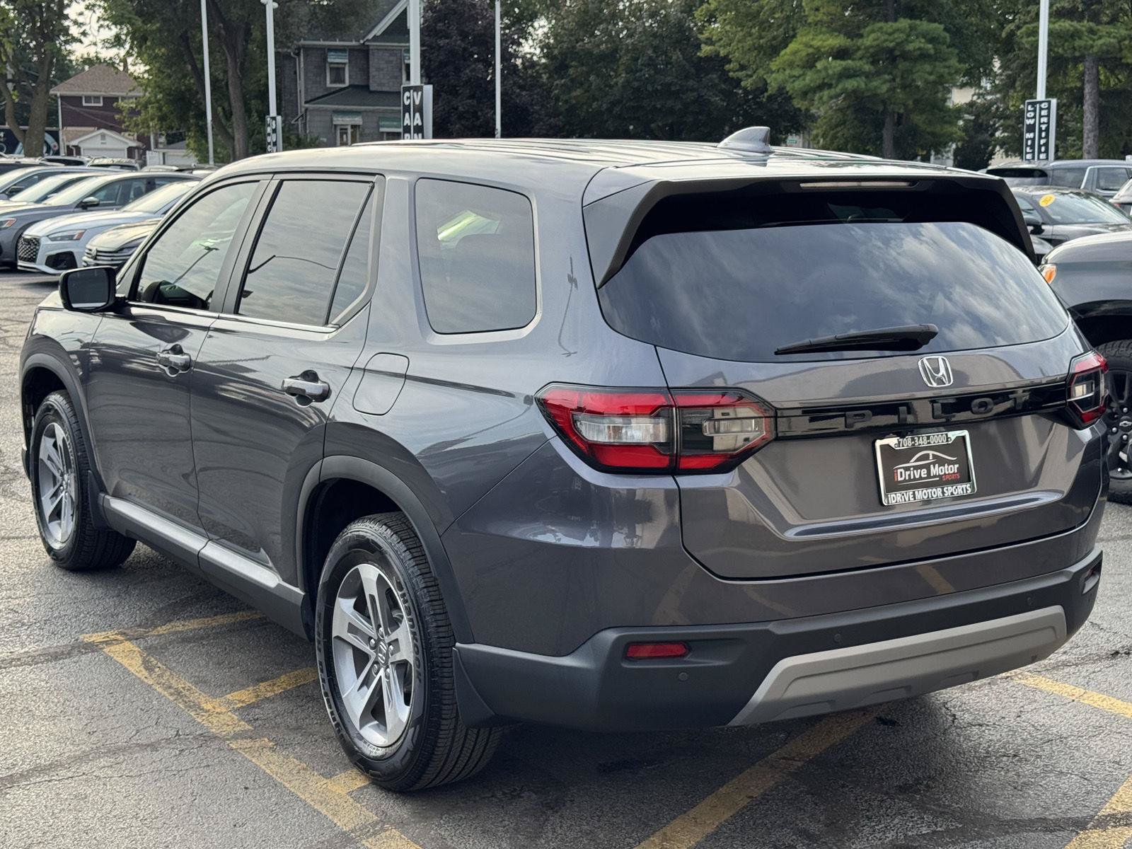 Used 2025 Honda Pilot EX-L image 9