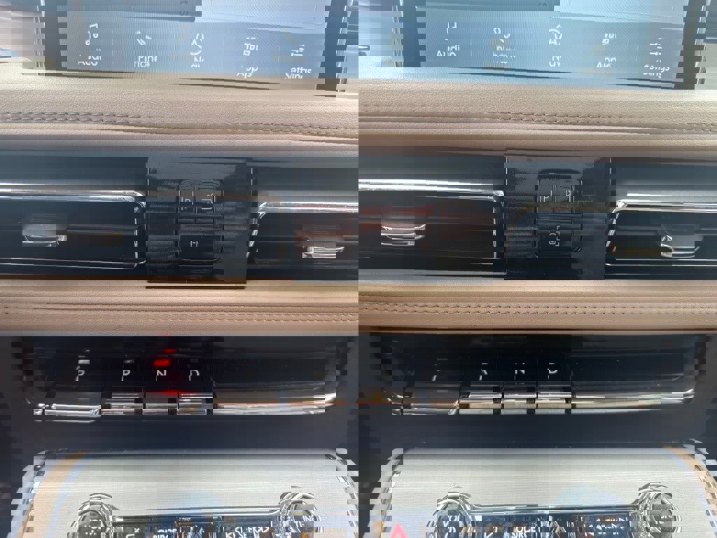 Used 2023 Lincoln Aviator AWD w/ Premium Package image 26