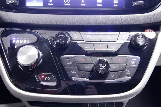 Used 2024 Chrysler Pacifica Touring-L FWD image 31