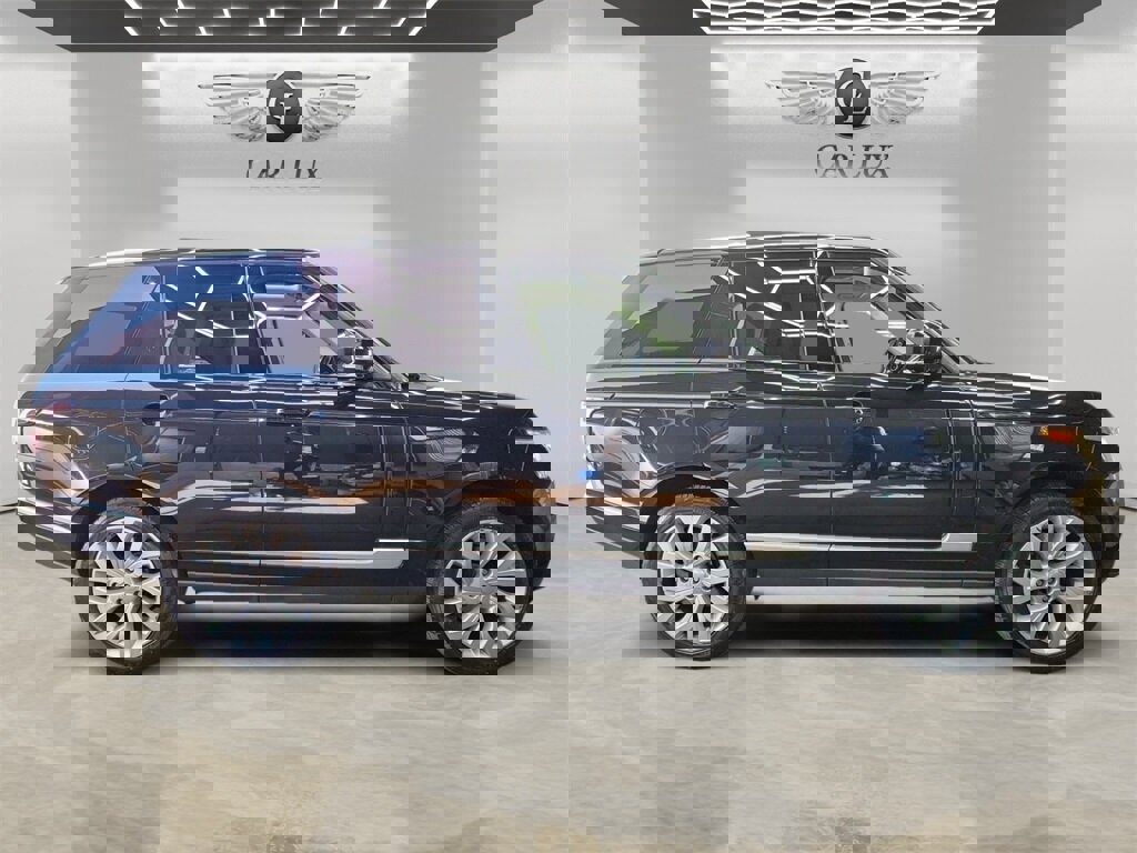 Used 2017 Land Rover Range Rover HSE image 2