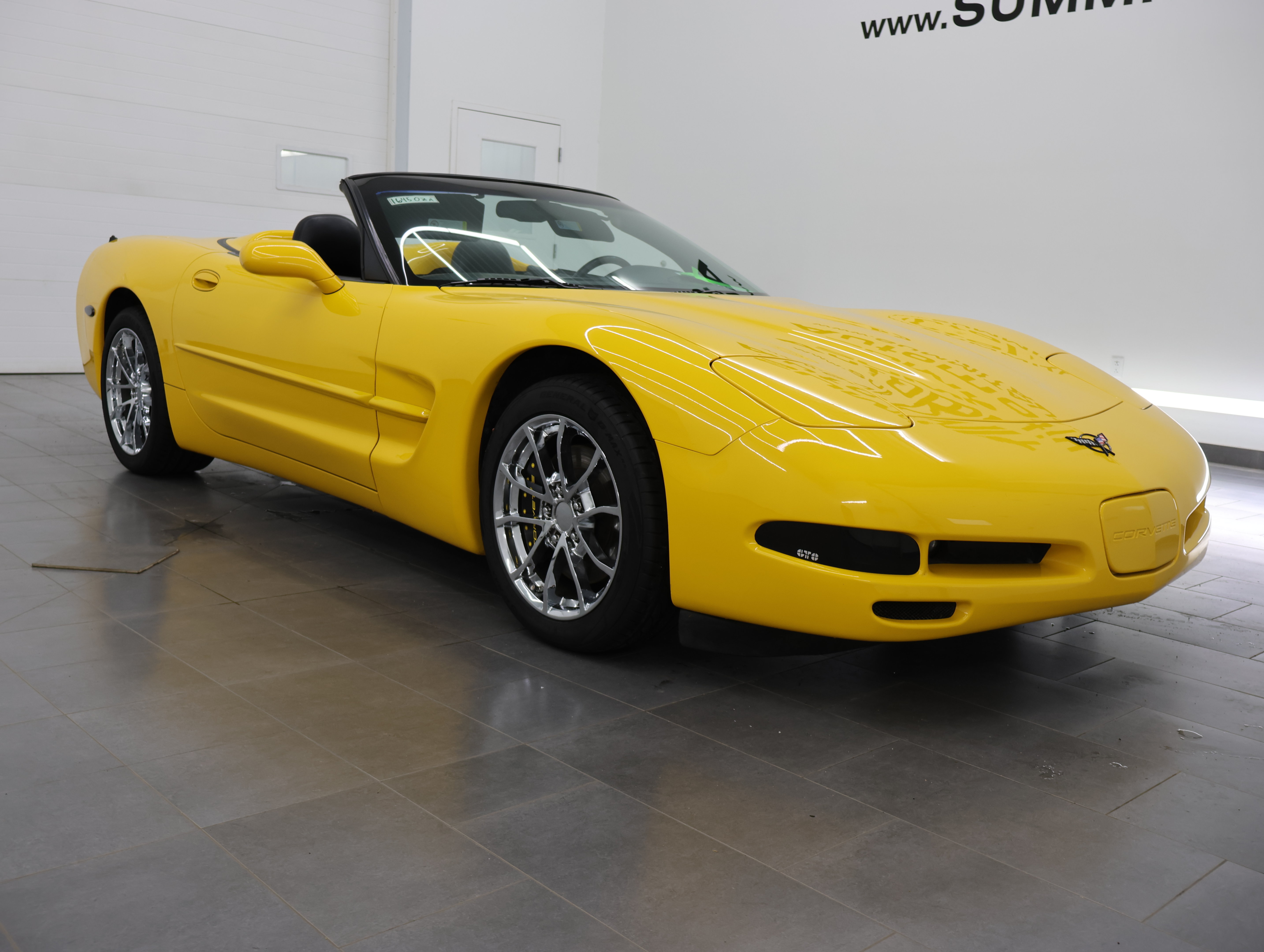 Used 2000 Chevrolet Corvette Convertible w/ Memory Pkg RWD image 2
