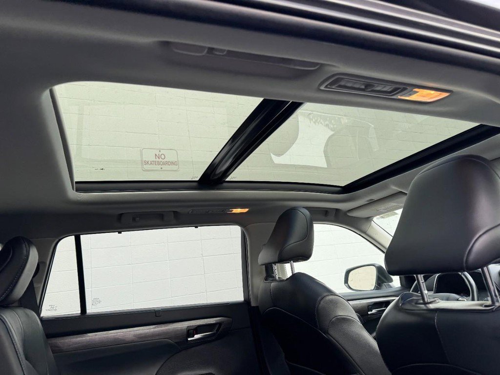 Used 2022 Toyota Highlander Platinum image 11