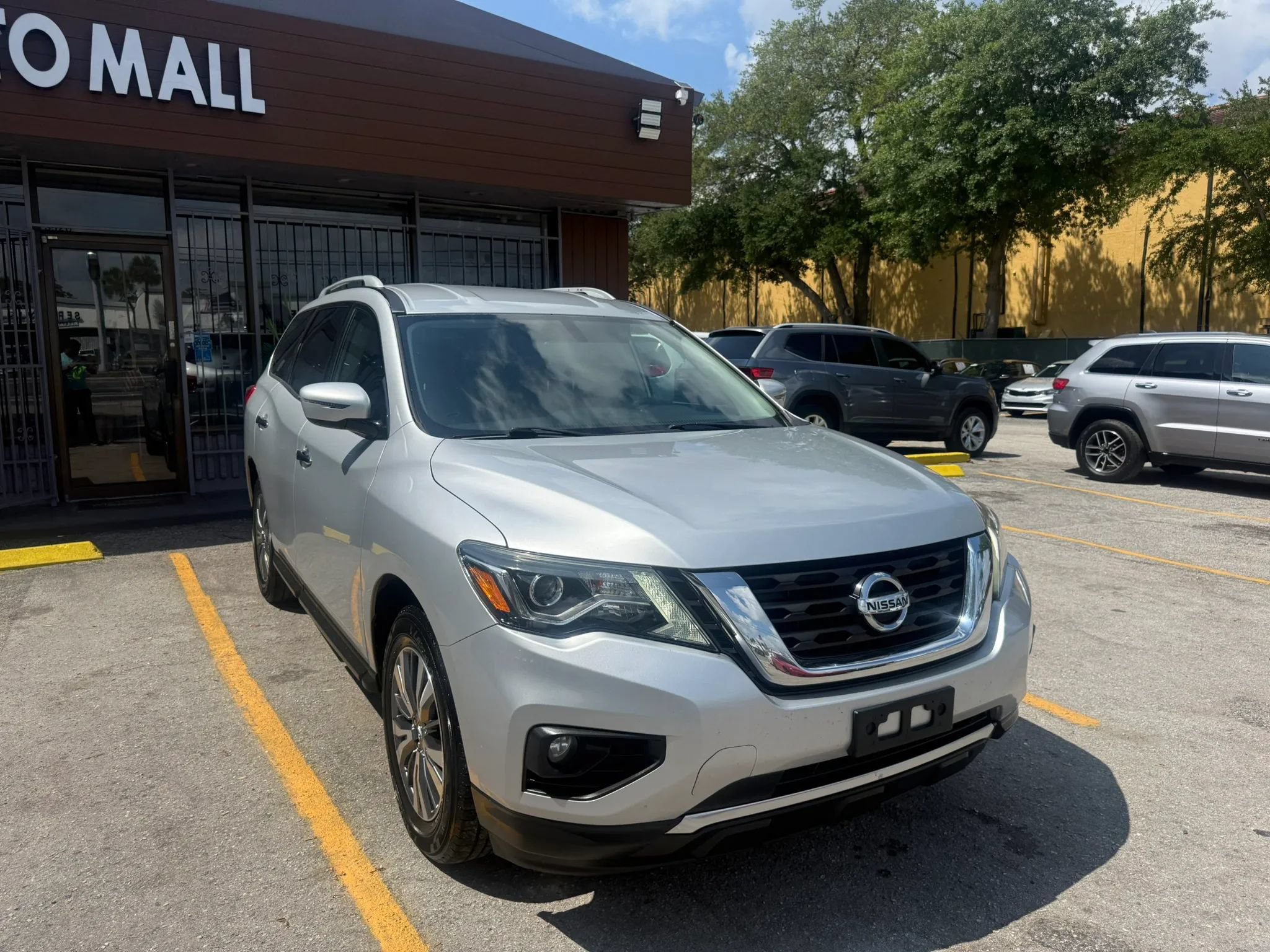 Used 2019 Nissan Pathfinder SV AWD/4WD image 3