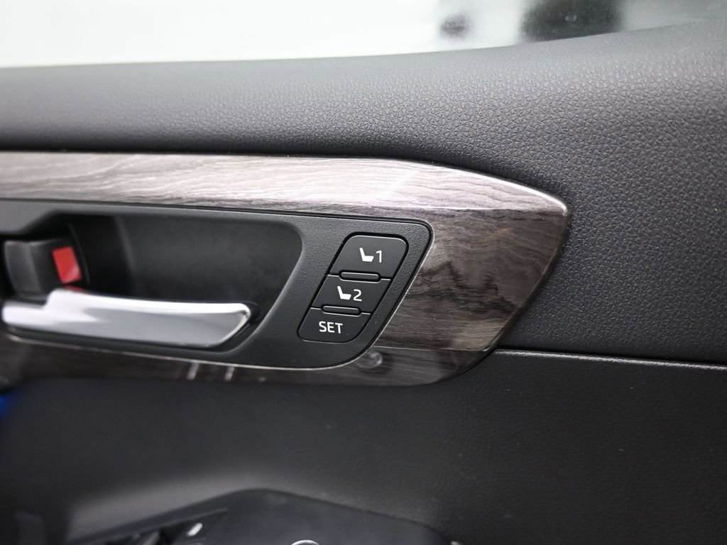 Used 2022 Toyota Highlander Limited image 11