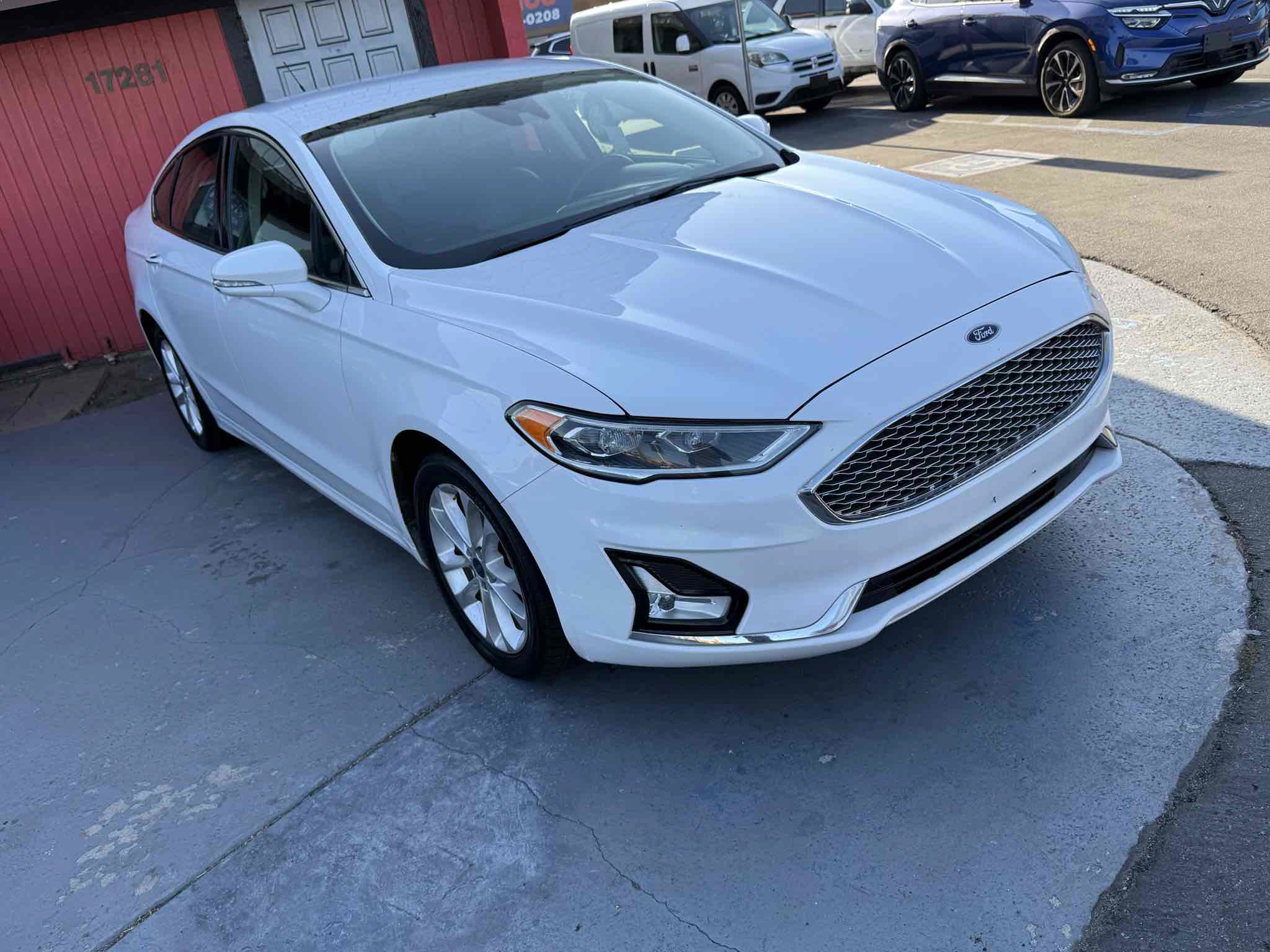 Used 2019 Ford Fusion Energi Titanium FWD image 2