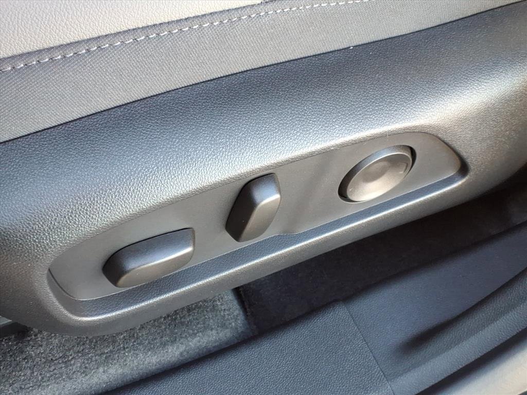 New 2026 Chevrolet Equinox LT w/ Convenience Package II image 8