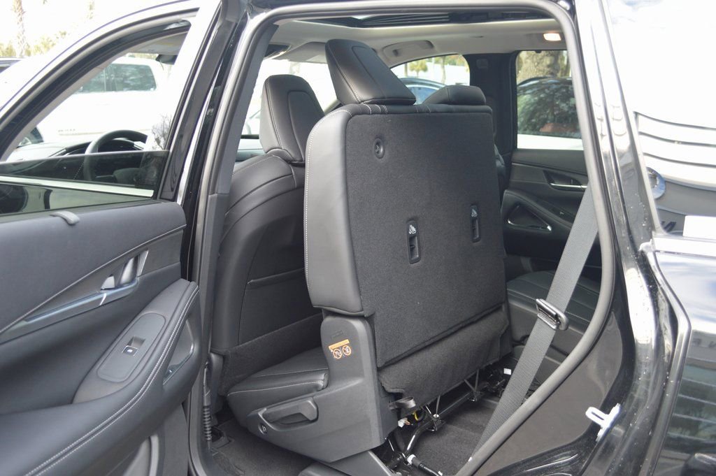 Certified 2025 INFINITI QX60 Luxe w/ Vision Package image 38