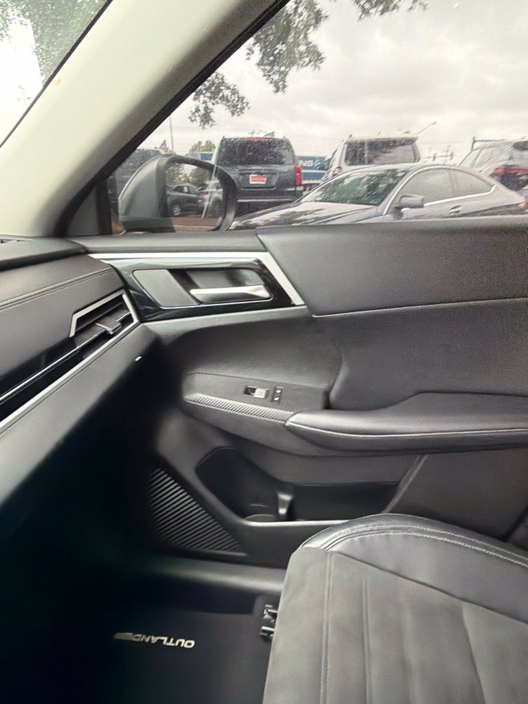 Used 2023 Mitsubishi Outlander SE AWD/4WD image 14