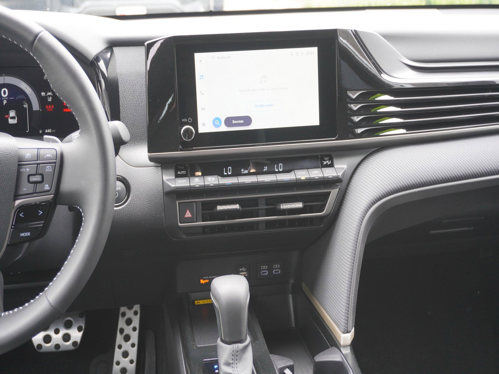 Used 2025 Toyota Camry SE FWD image 14