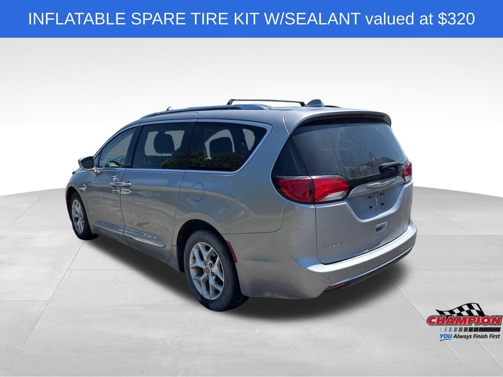 Used 2017 Chrysler Pacifica Touring-L Plus FWD image 3