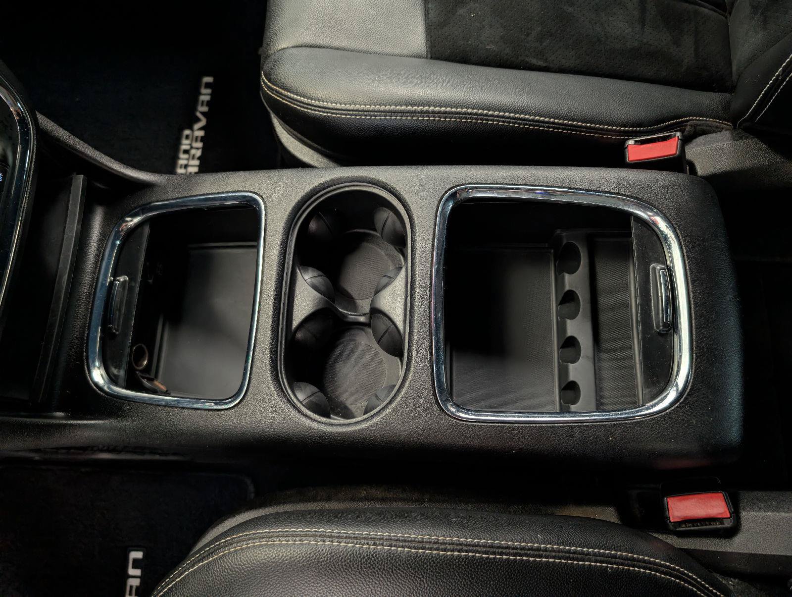 Used 2016 Dodge Grand Caravan SXT FWD image 25