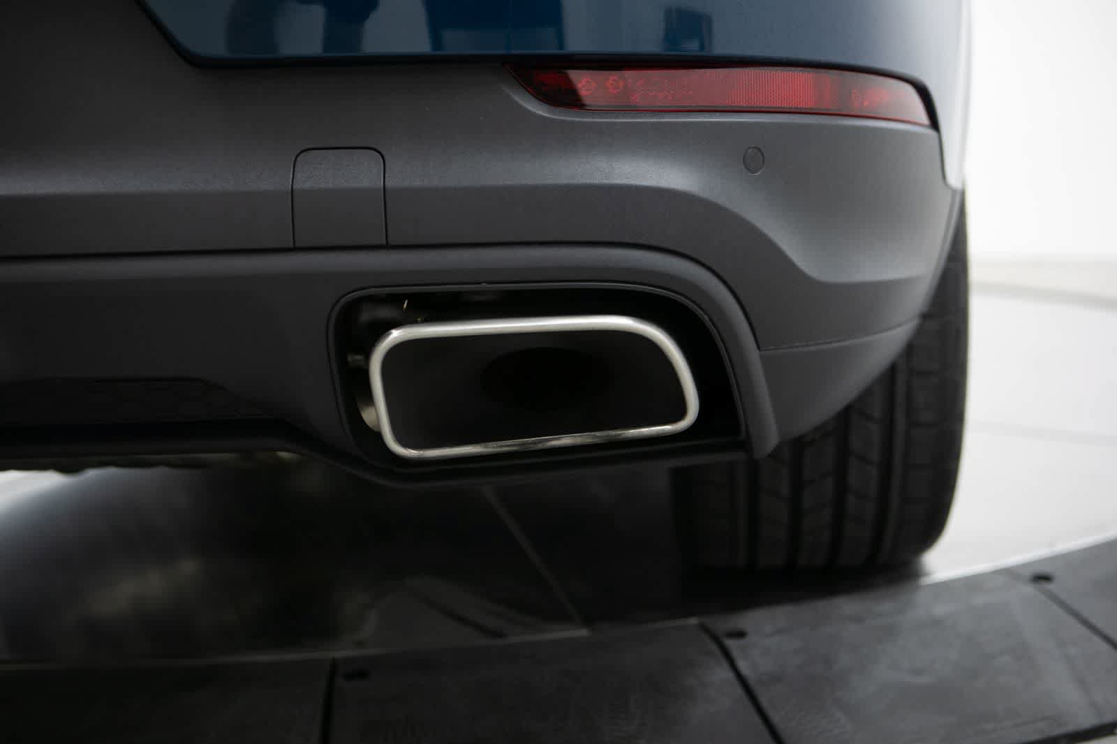 Certified 2024 Porsche Cayenne Coupe AWD/4WD image 37