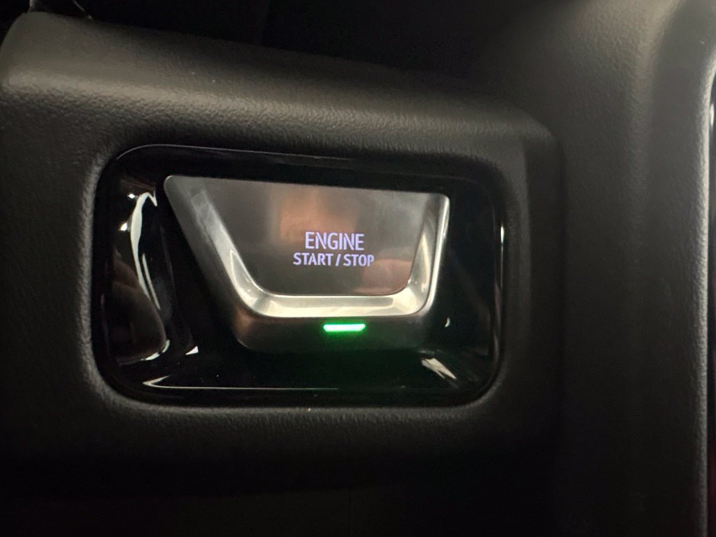 Used 2025 GMC Yukon AT4 w/ AT4 Premium Plus Package AWD/4WD image 15