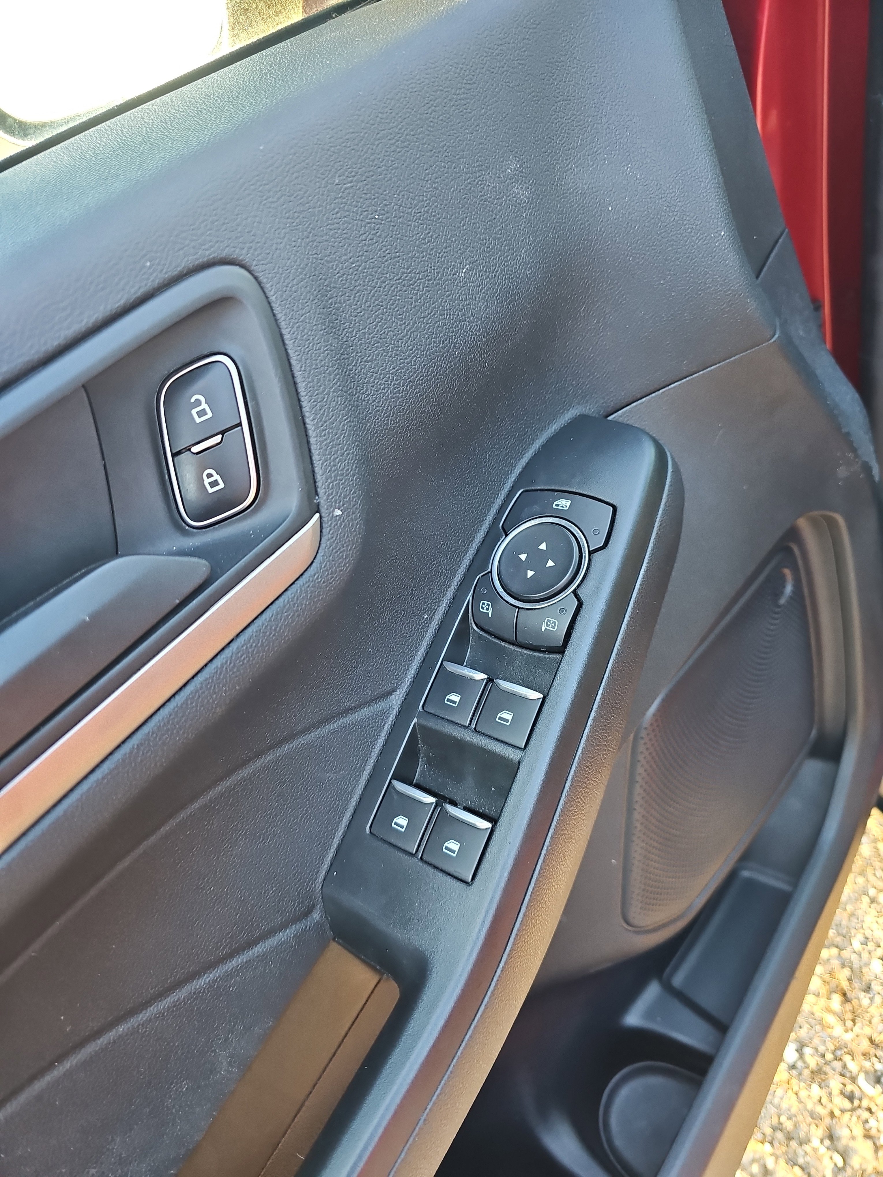 Used 2022 Ford Escape SE w/ SE Sport Appearance Package image 18