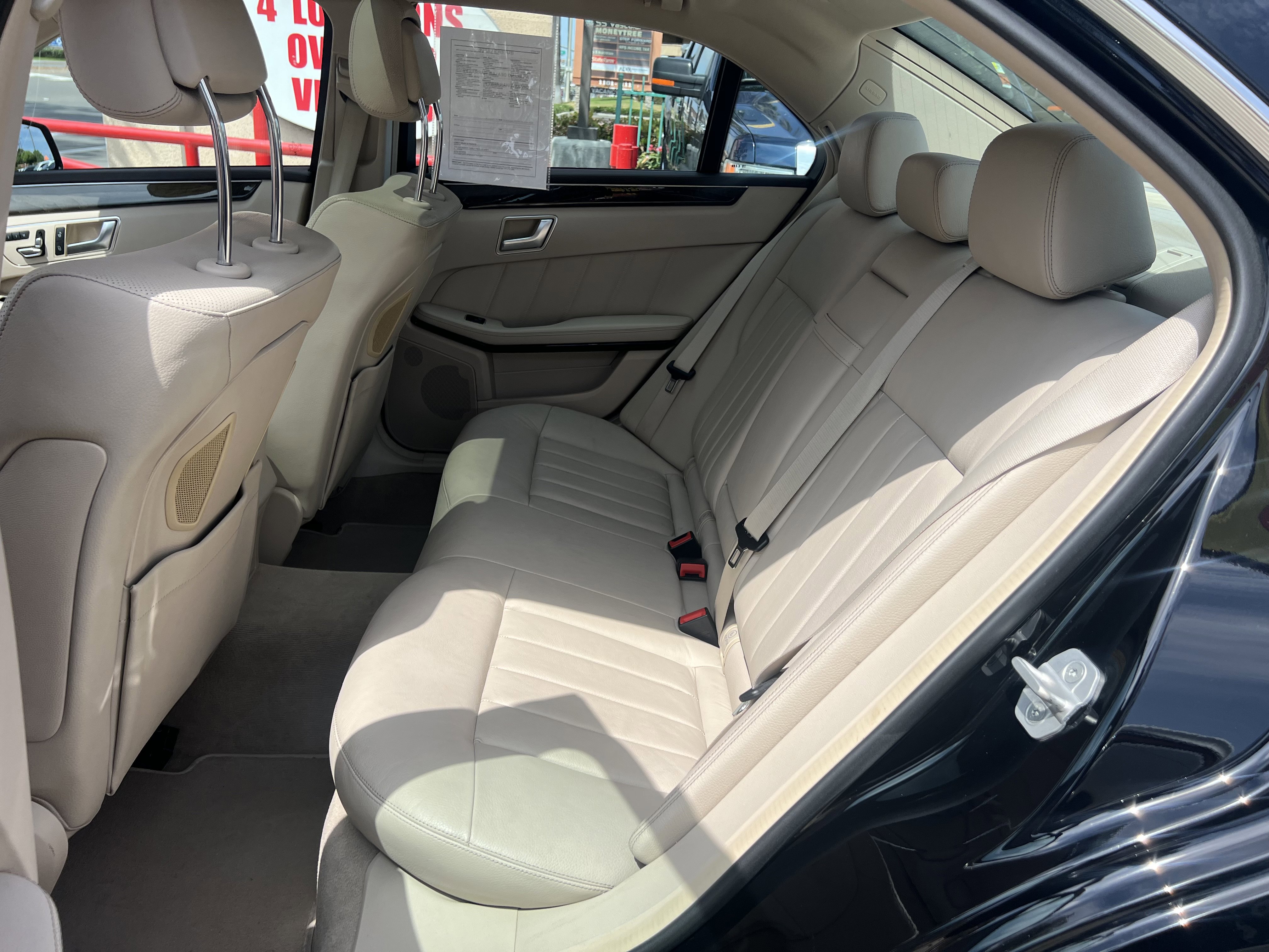 Used 2015 Mercedes-Benz E 400 Sedan w/ Driver Assistance Package image 34