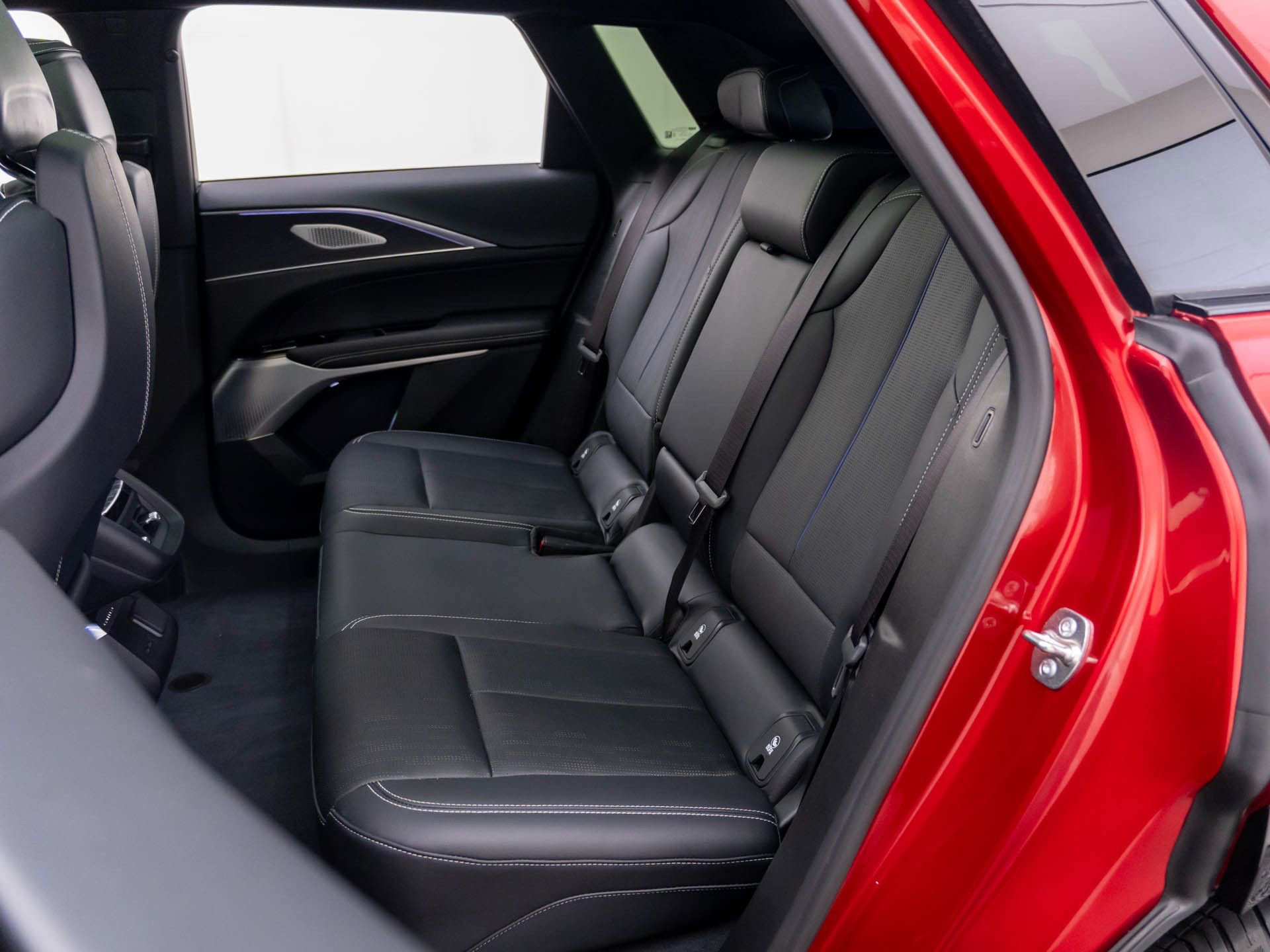 Certified 2025 Cadillac Lyriq Luxury w/ LPO, Floor Liner Package image 23