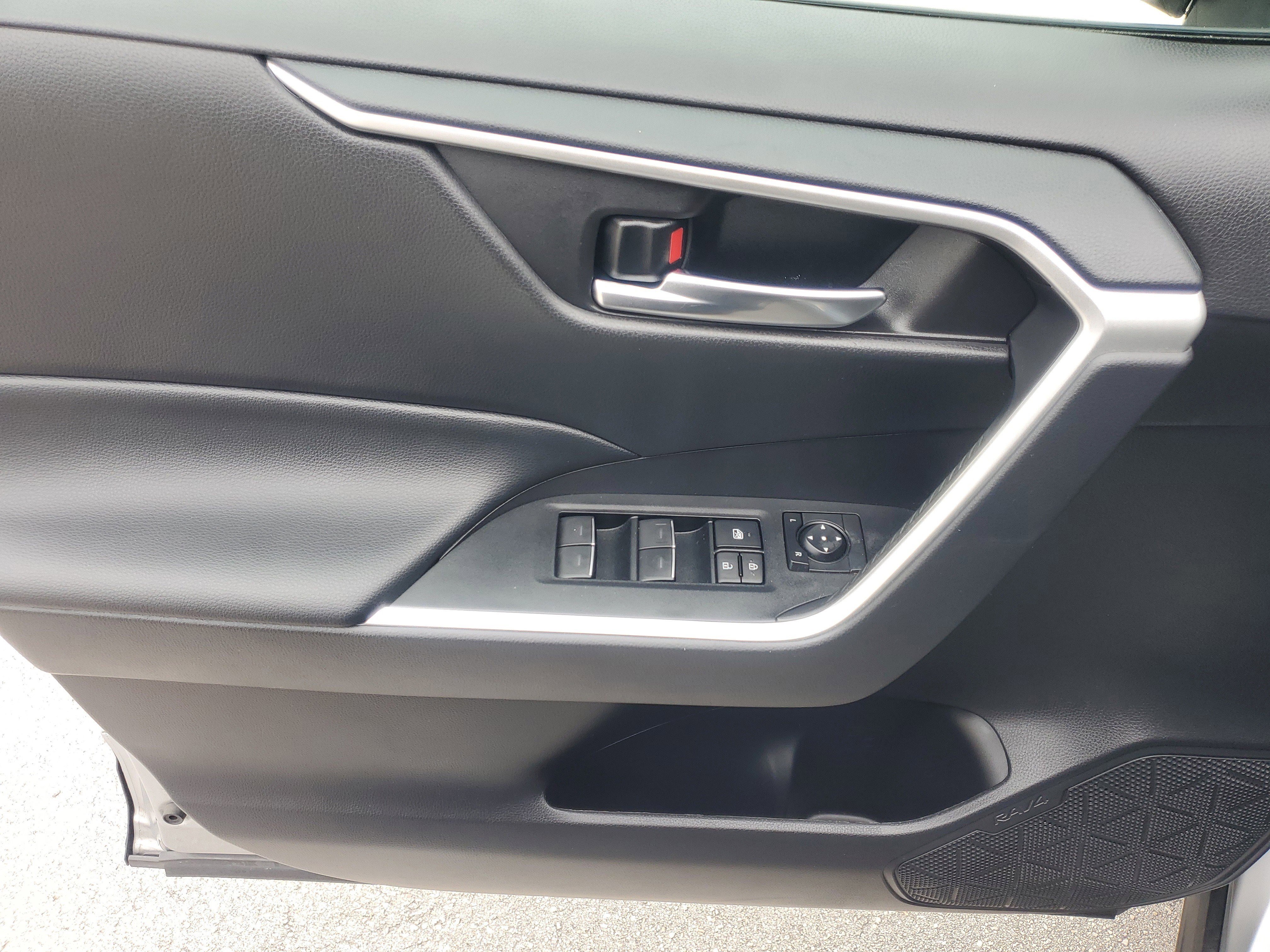 Certified 2022 Toyota RAV4 XLE w/ Convenience Package image 20