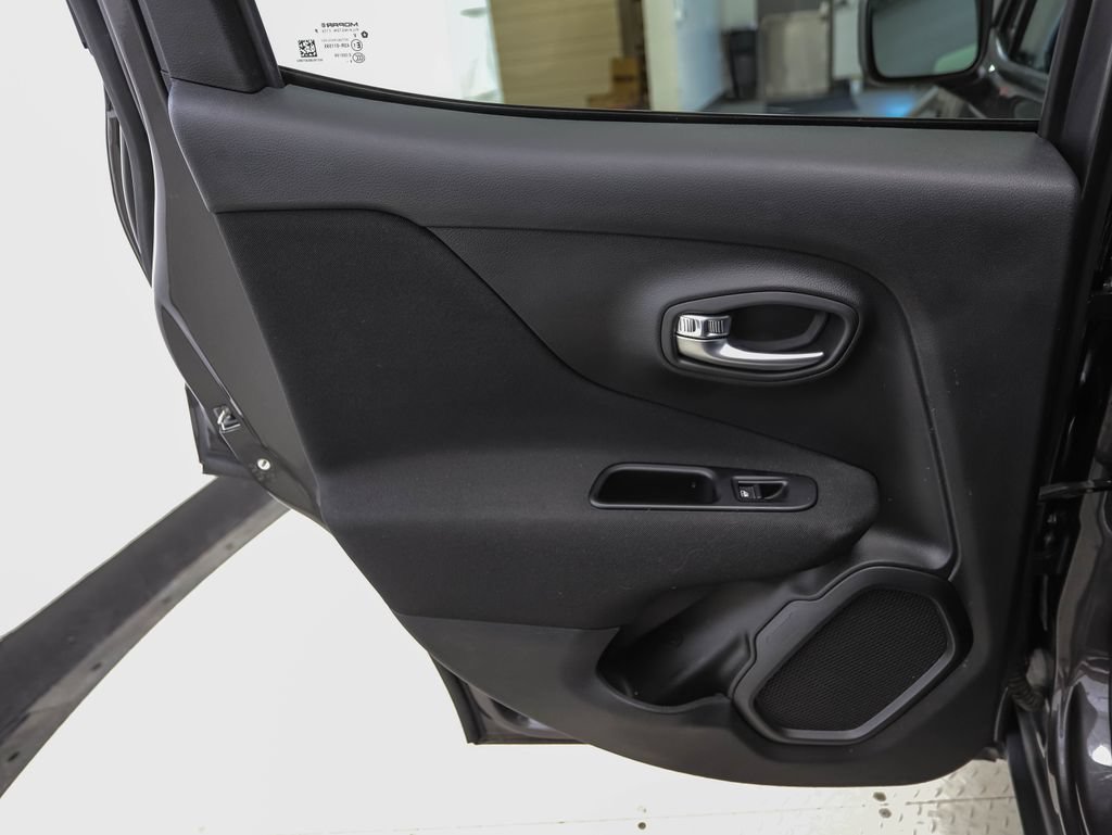 Used 2021 Jeep Renegade Latitude AWD/4WD image 20