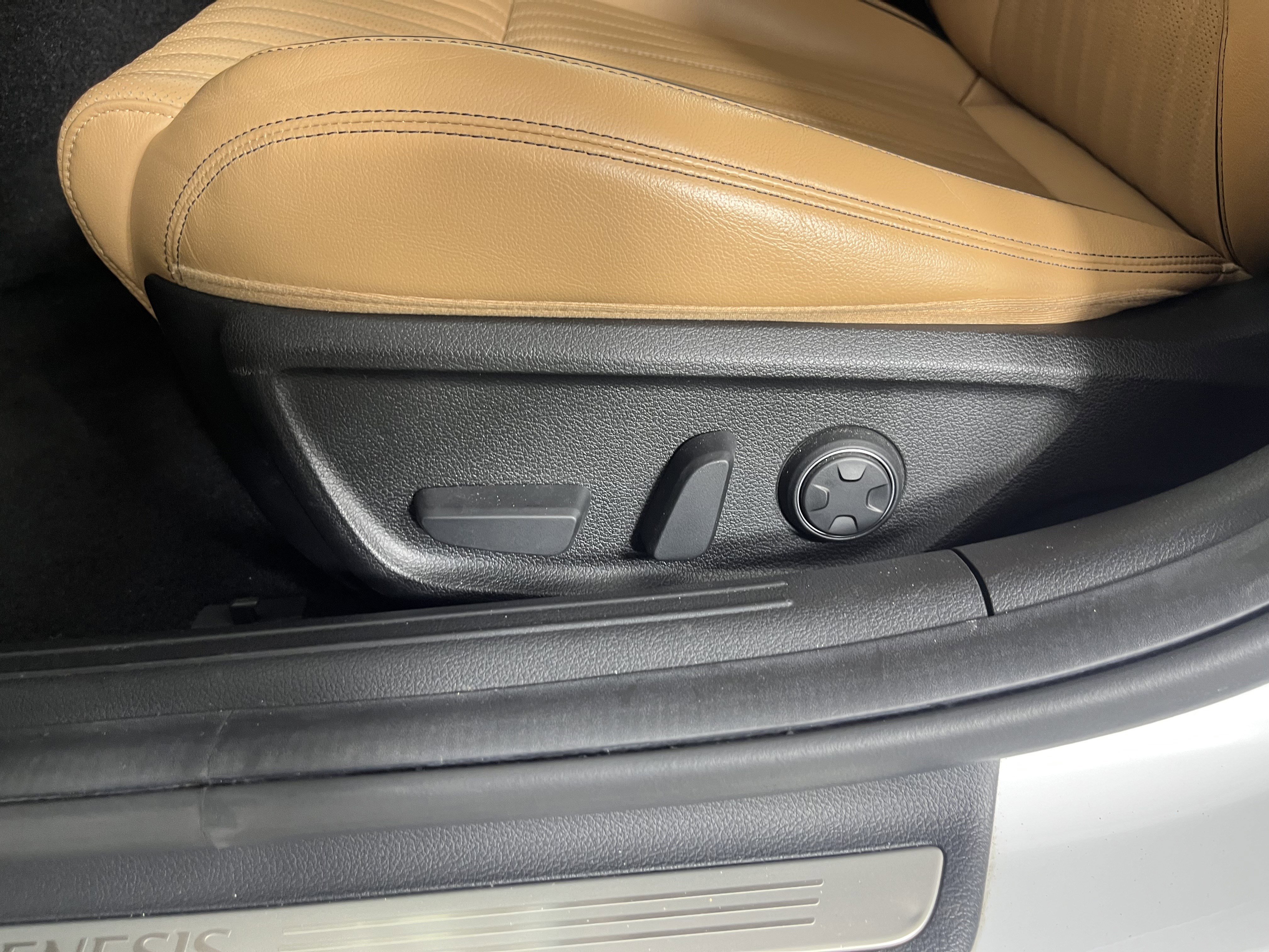 Used 2022 Genesis G70 3.3T image 19