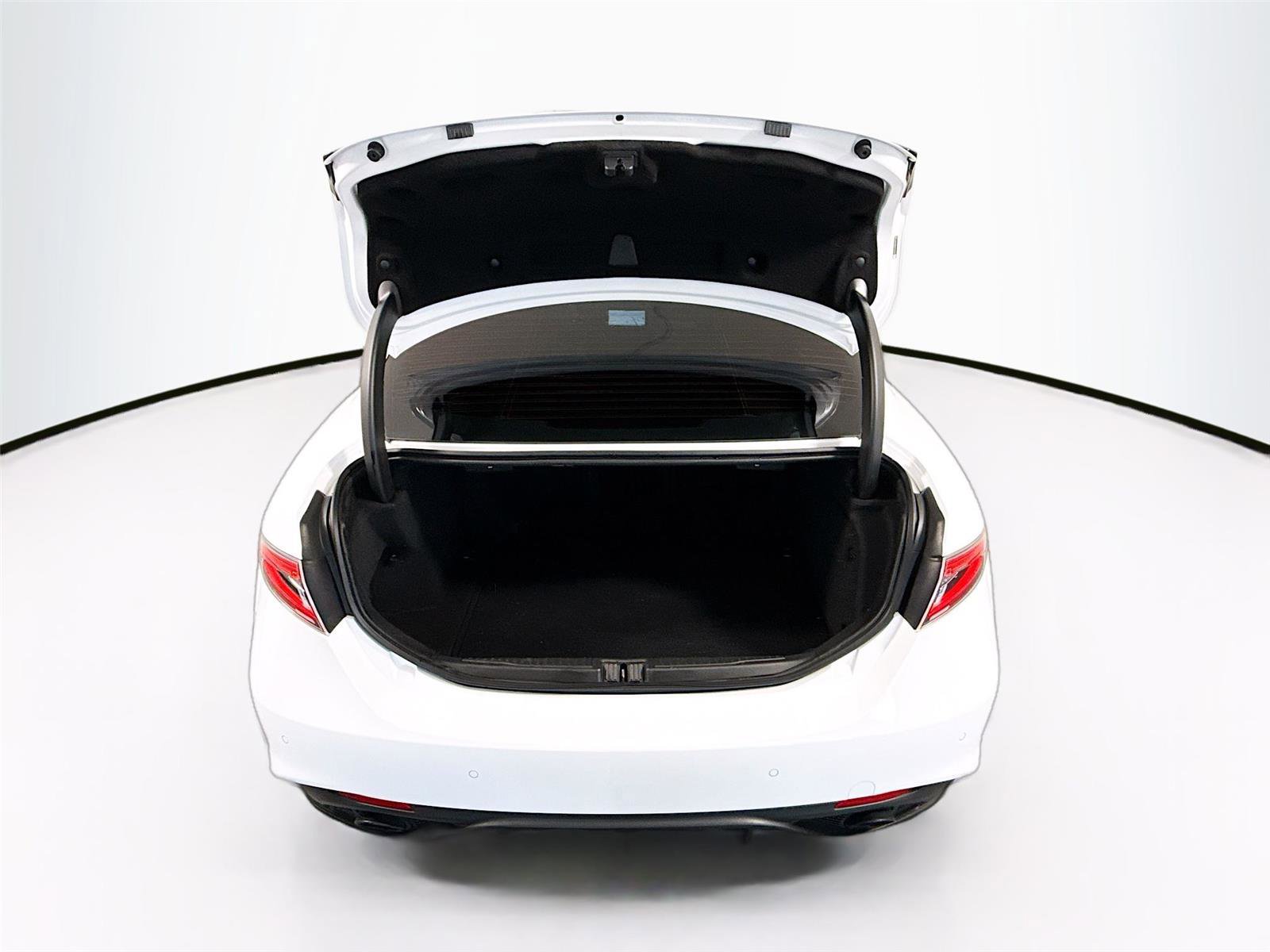 Used 2024 Alfa Romeo Giulia Veloce image 20