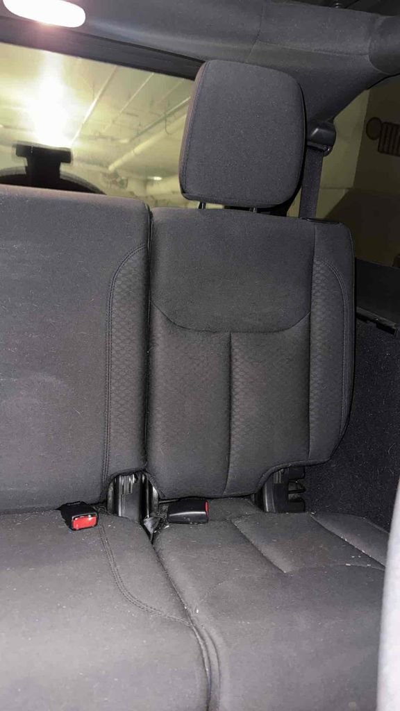 Used 2018 Jeep Wrangler Unlimited Sport S image 11