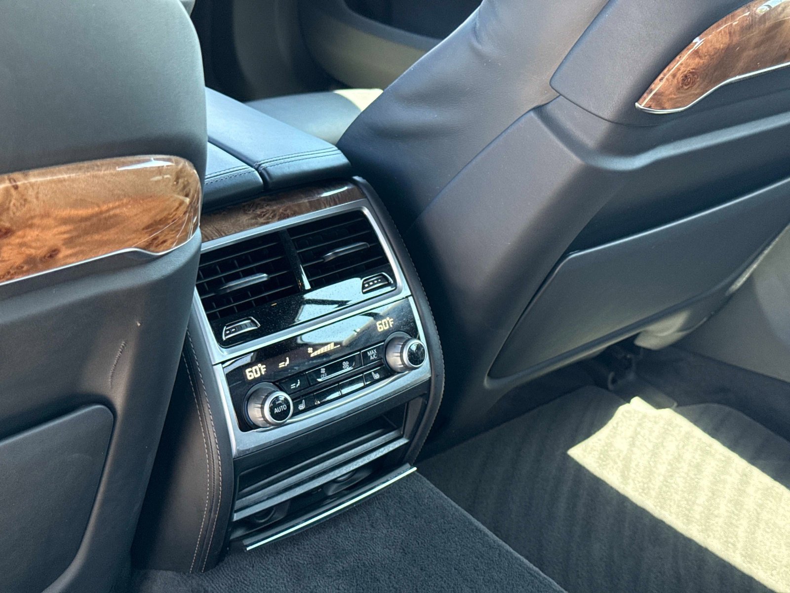 Used 2019 BMW 750i xDrive AWD/4WD image 15