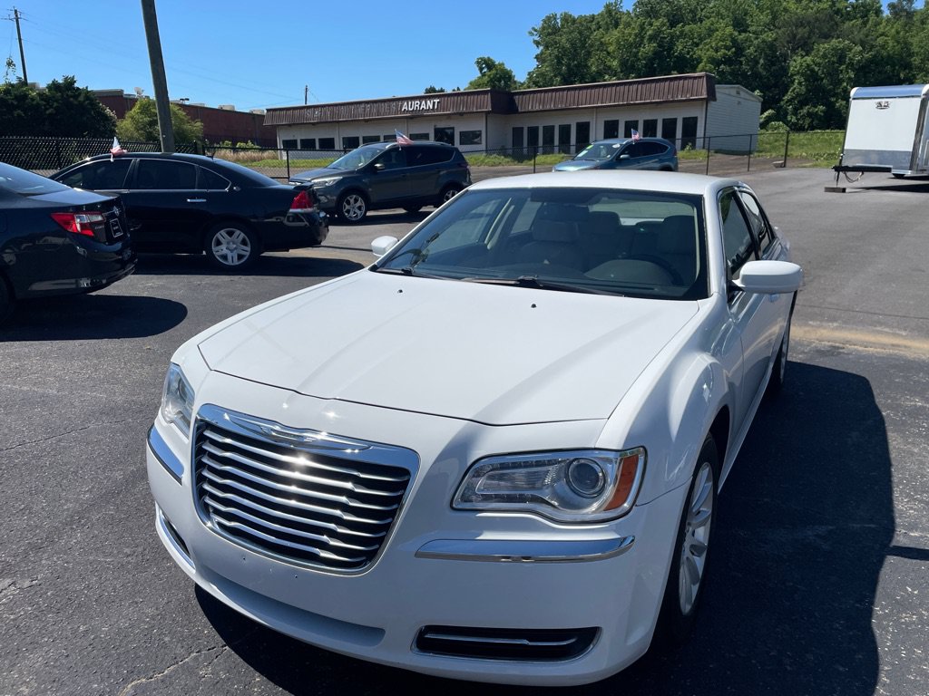 Used 2013 Chrysler 300 RWD image 1
