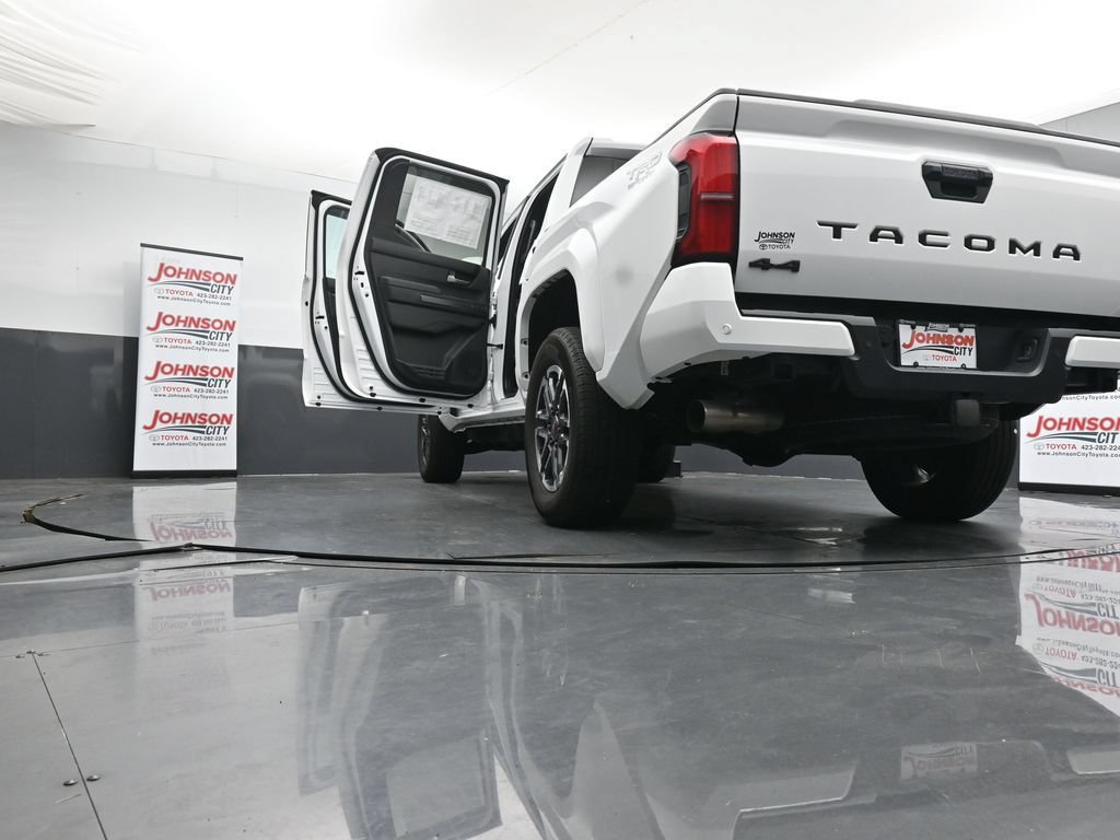 Used 2024 Toyota Tacoma TRD Sport AWD/4WD image 47