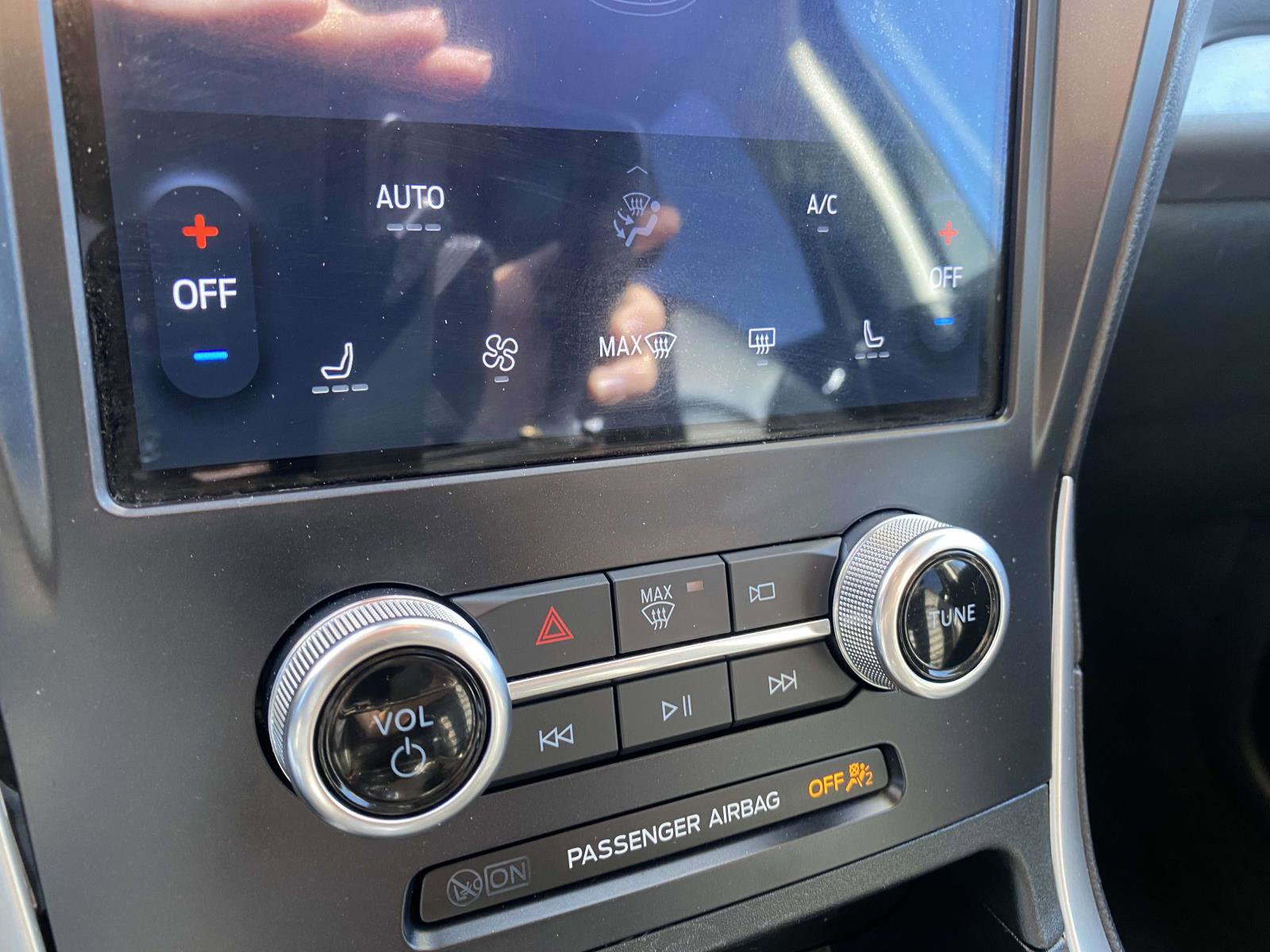 Used 2024 Ford Edge SEL AWD/4WD image 25