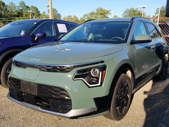 Used 2024 Kia Niro Wind w/ Wind Preserve Package FWD image 3