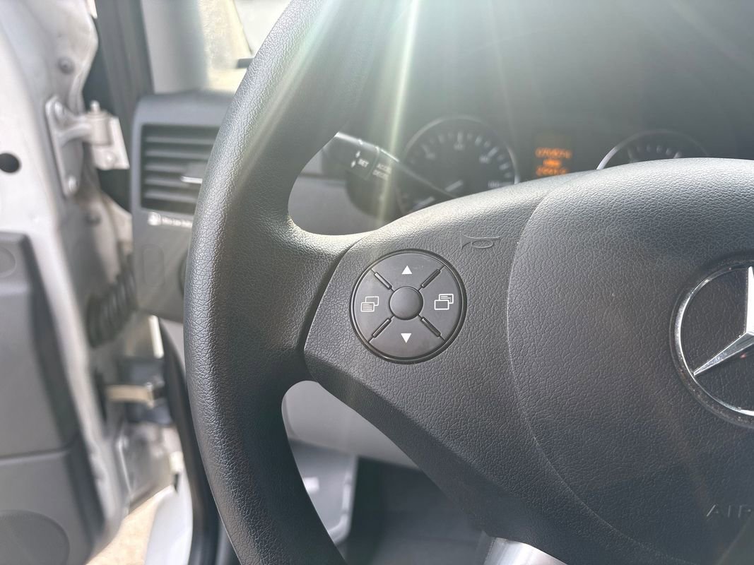 Used 2015 Mercedes-Benz Sprinter 2500 image 23