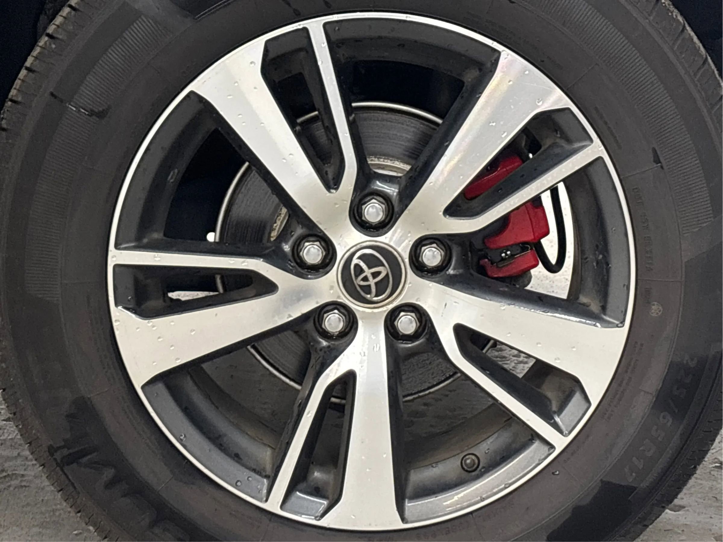 Used 2018 Toyota RAV4 XLE w/ Plus Extra Value Package AWD/4WD image 31