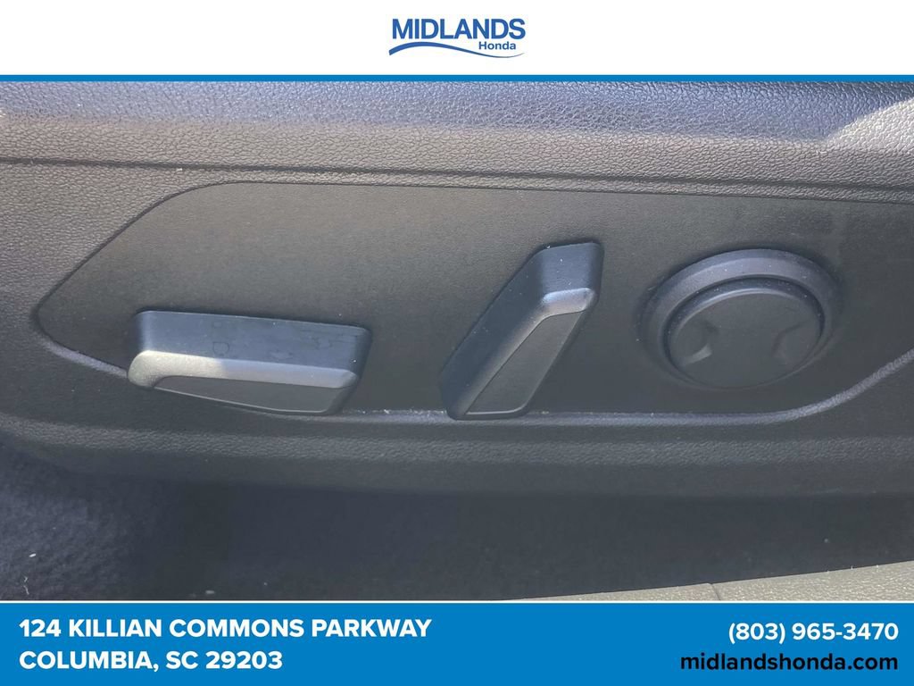 Used 2025 Hyundai Elantra Limited FWD image 16