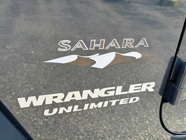 Used 2017 Jeep Wrangler Unlimited Sahara w/ Dual Top Group AWD/4WD image 15