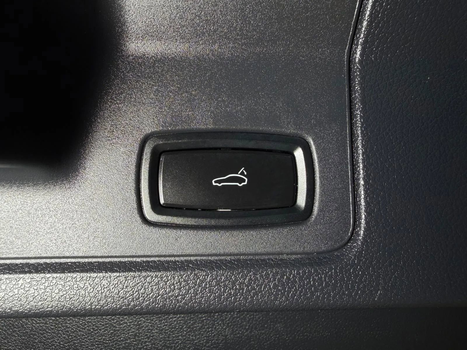 Used 2015 Porsche Panamera 4 image 30