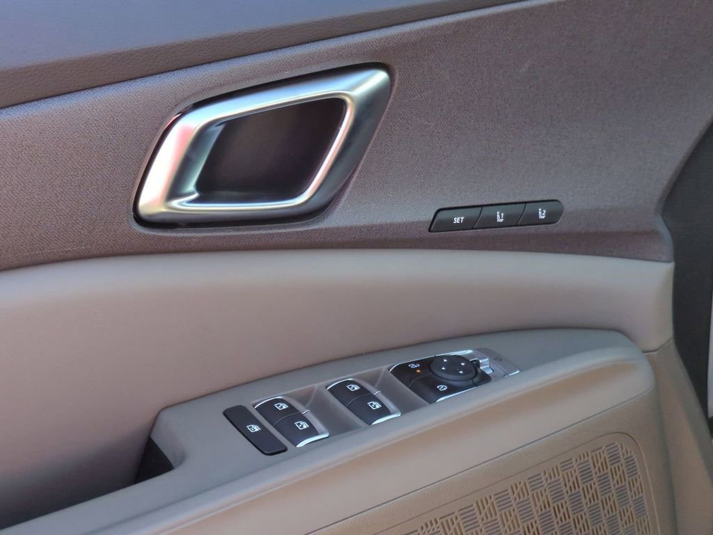 New 2026 Kia Carnival EX FWD image 22