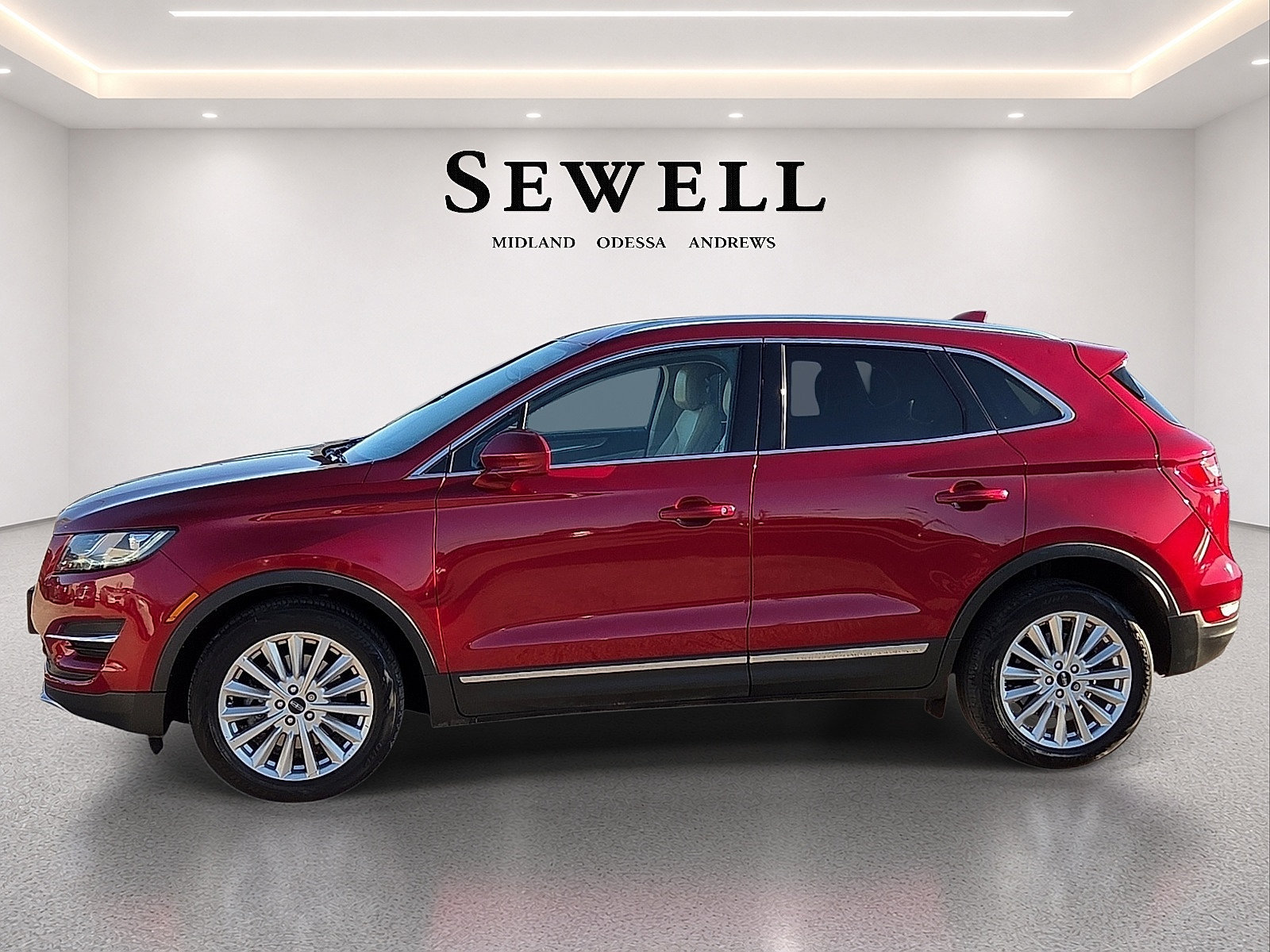 Used 2019 Lincoln MKC Premiere FWD image 2