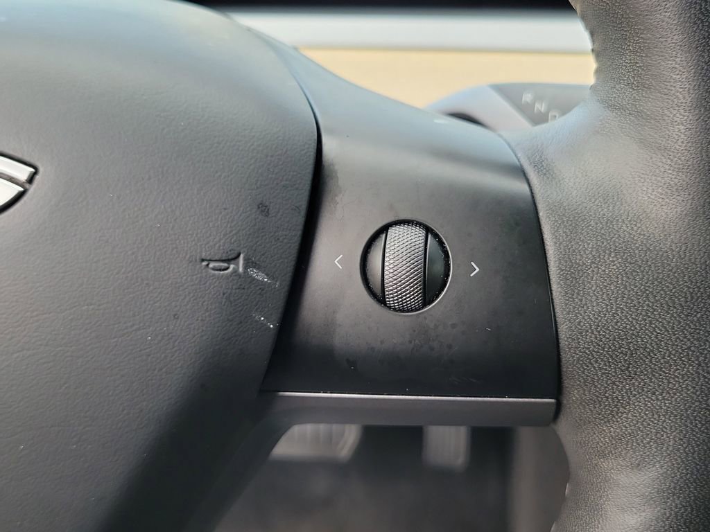 Used 2023 Tesla Model 3 Standard Range image 24