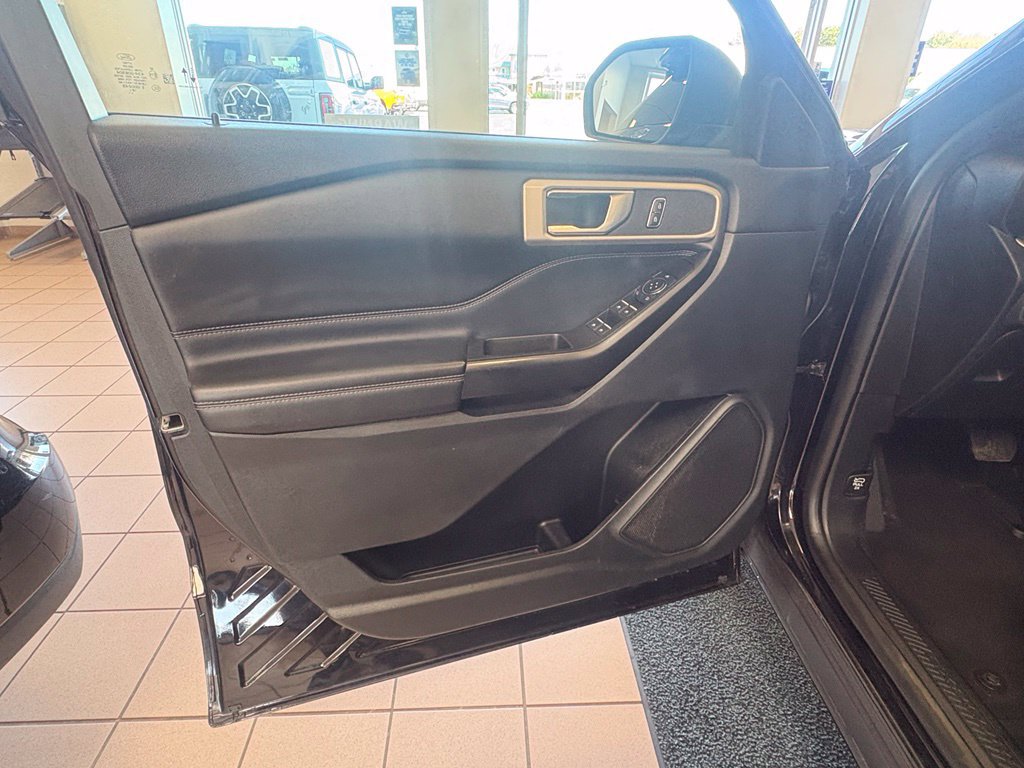 Used 2020 Ford Explorer XLT w/ Equipment Group 202A AWD/4WD image 20