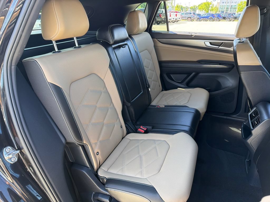 Certified 2024 Volkswagen Atlas Cross Sport SE FWD image 23