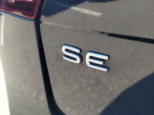 Certified 2023 Volkswagen Tiguan SE R-Line image 6