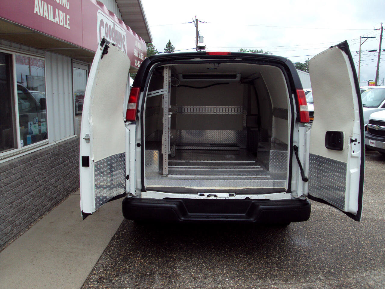 Used 2011 Chevrolet Express 1500 AWD image 7