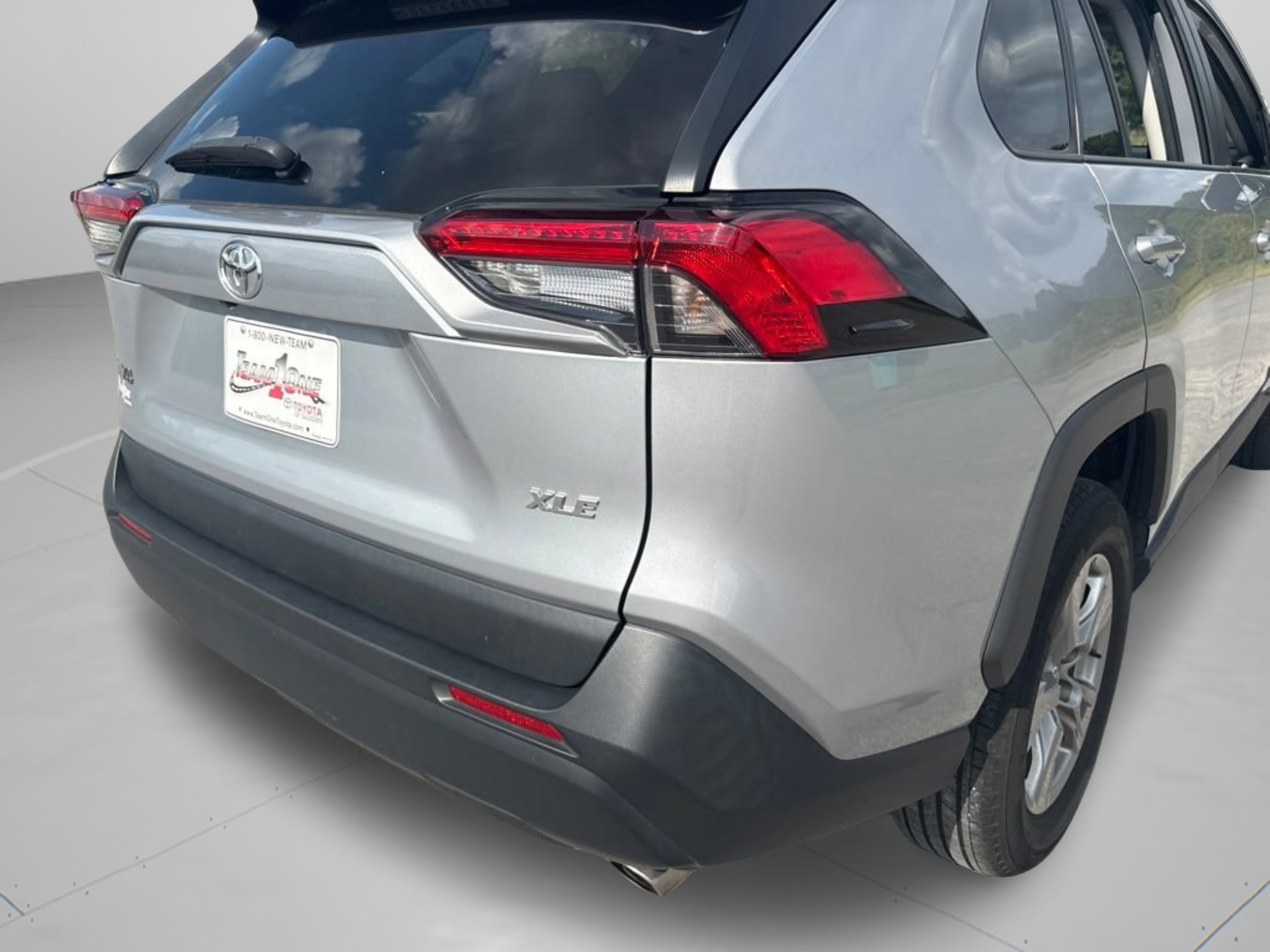 Used 2024 Toyota RAV4 XLE FWD image 30