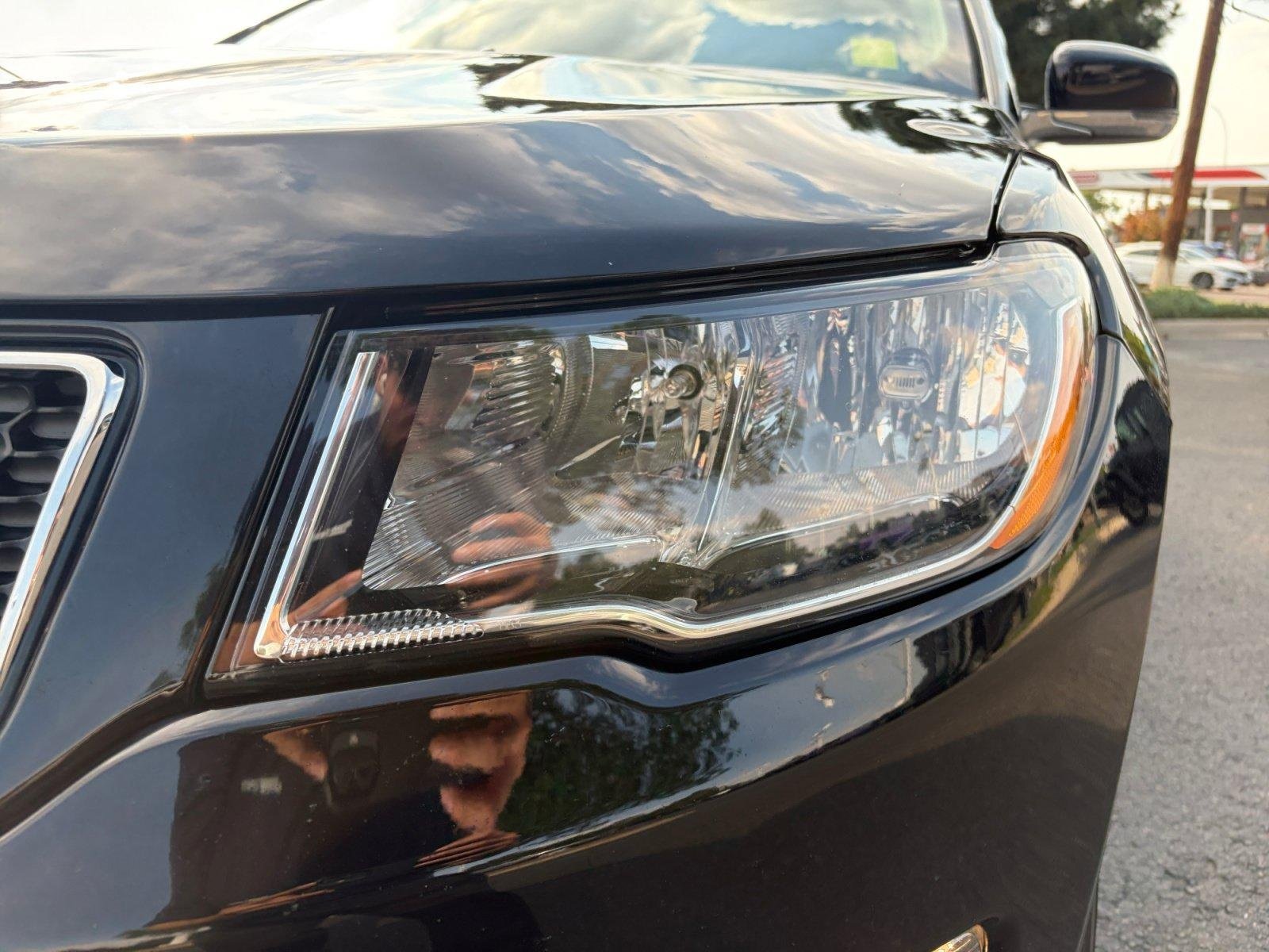 Used 2018 Jeep Compass Limited AWD/4WD image 9