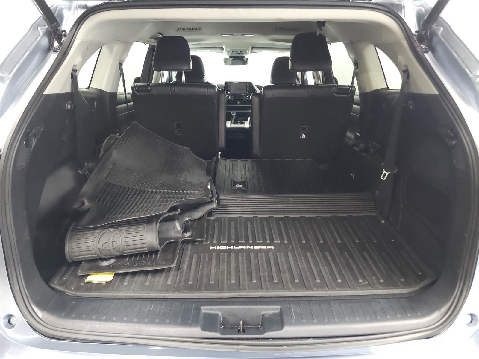Used 2022 Toyota Highlander XLE AWD/4WD image 12