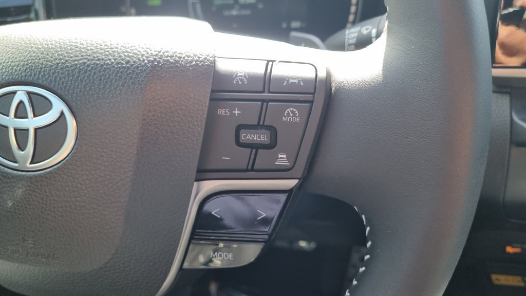 Used 2025 Toyota Camry LE FWD image 25