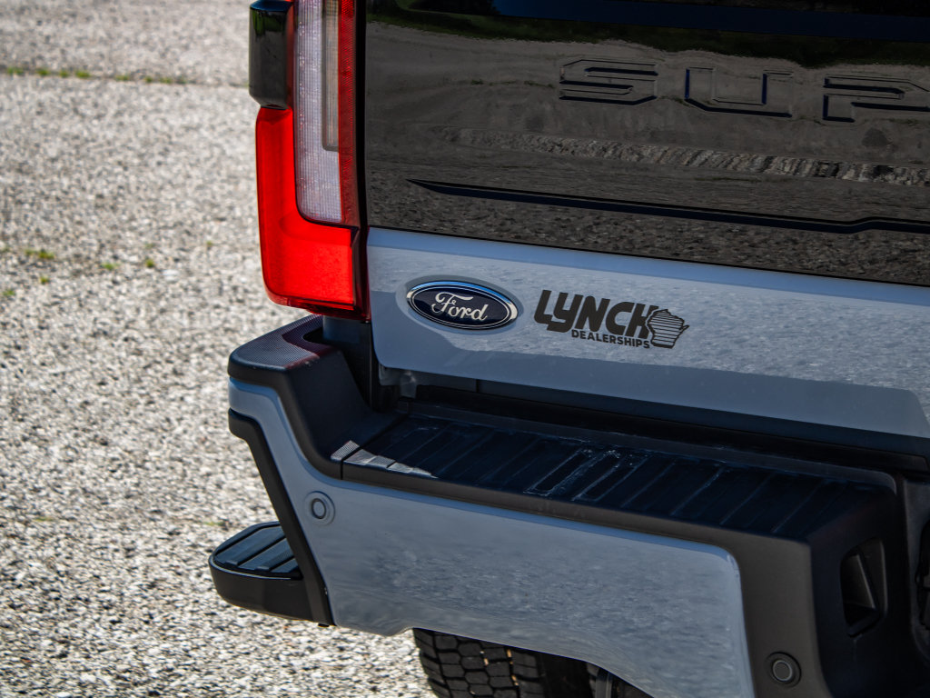 Used 2026 Ford F450 Platinum w/ FX4 Off-Road Package AWD/4WD image 14