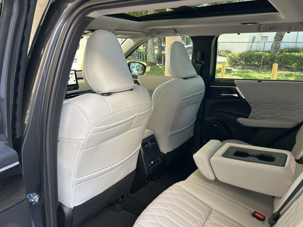 New 2025 Mitsubishi Outlander SEL image 37