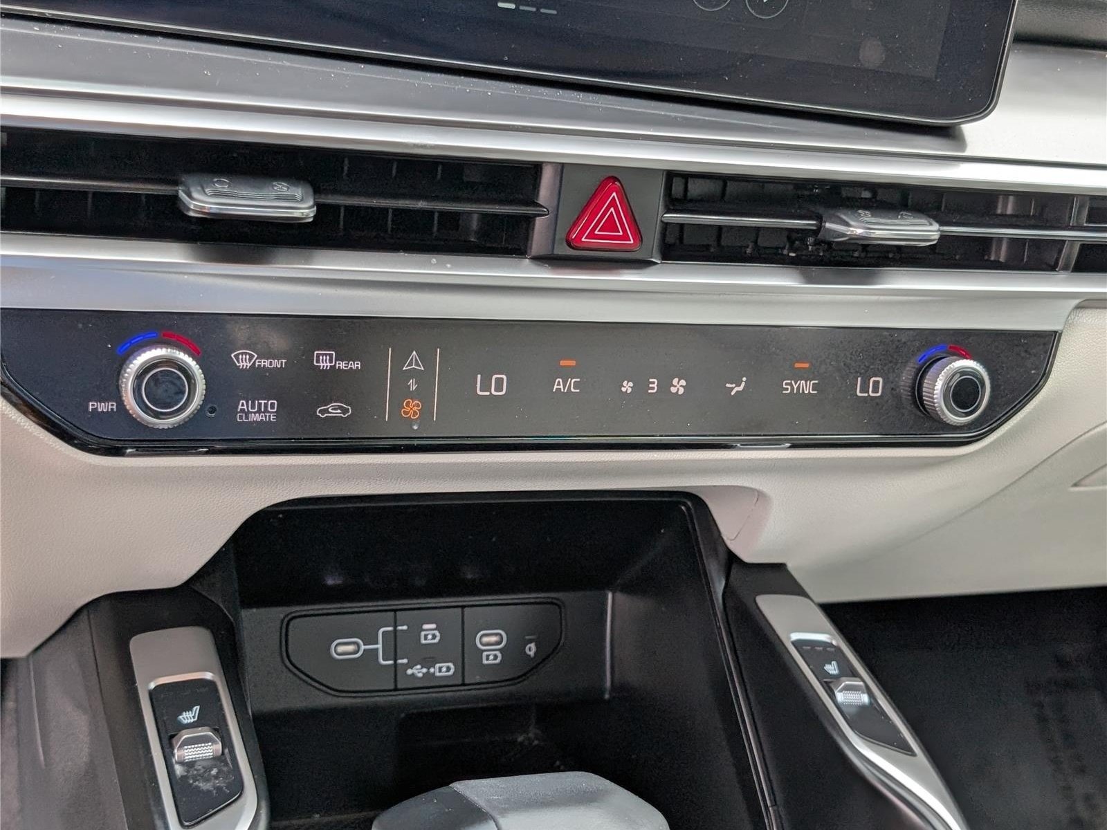 Used 2024 Kia Sorento S FWD image 28