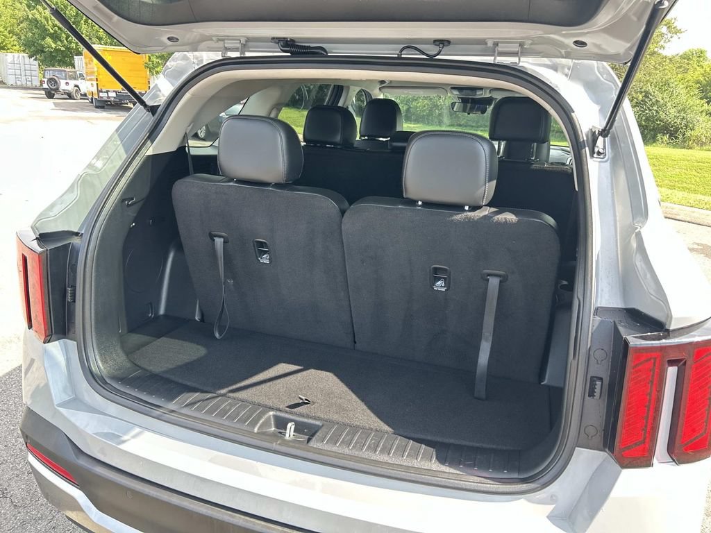 Used 2025 Kia Sorento S FWD image 16